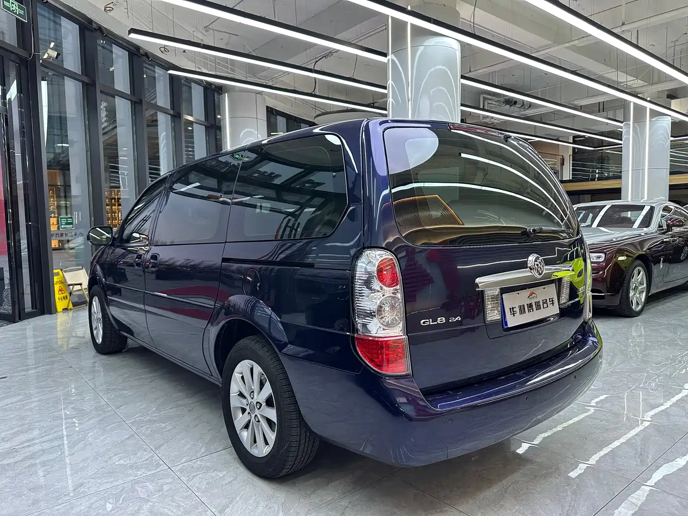 Buick GL8 2011 2.4L LT Executive Edition фото 17