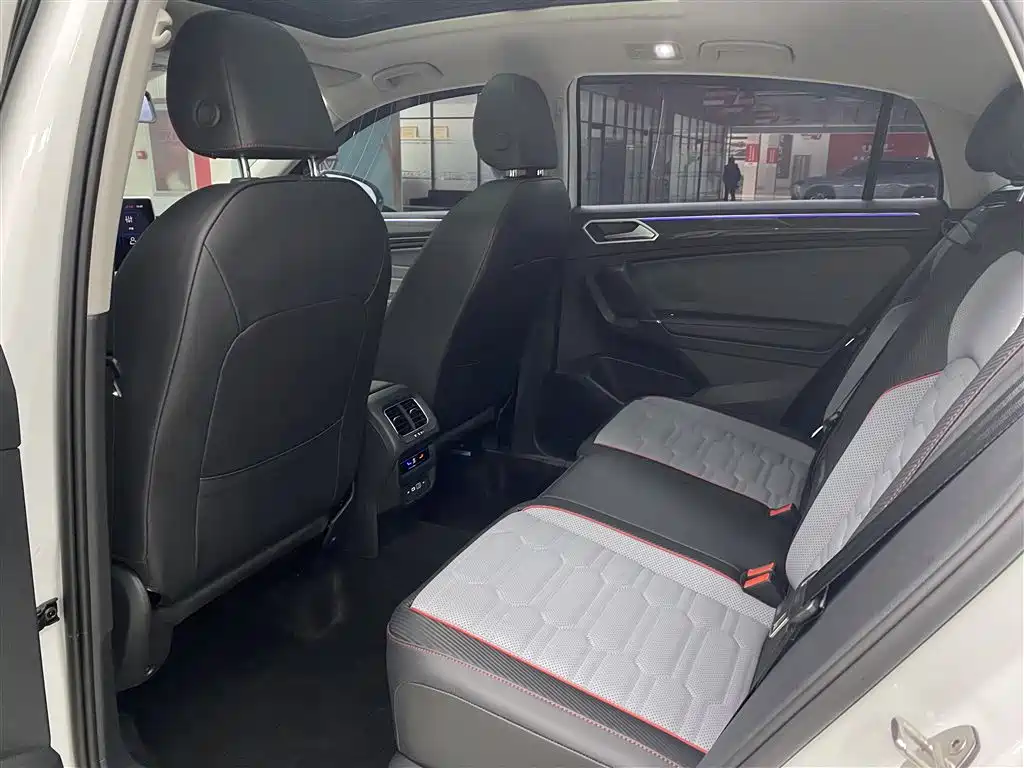 Volkswagen Tiguan X 2023 Facelift 330TSI FWD Prestige Flagship фото 12