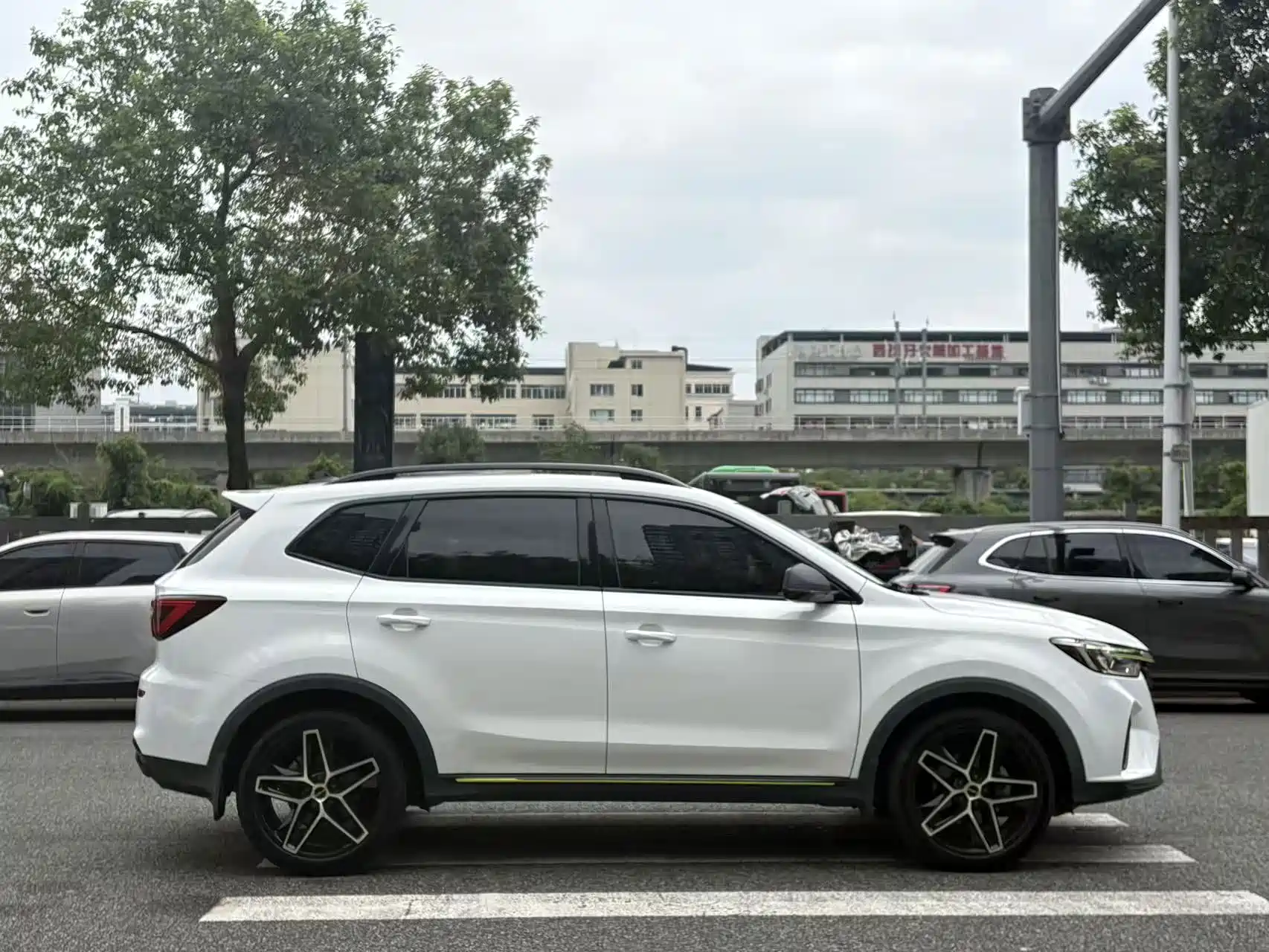 Фото 4 - Roewe RX5