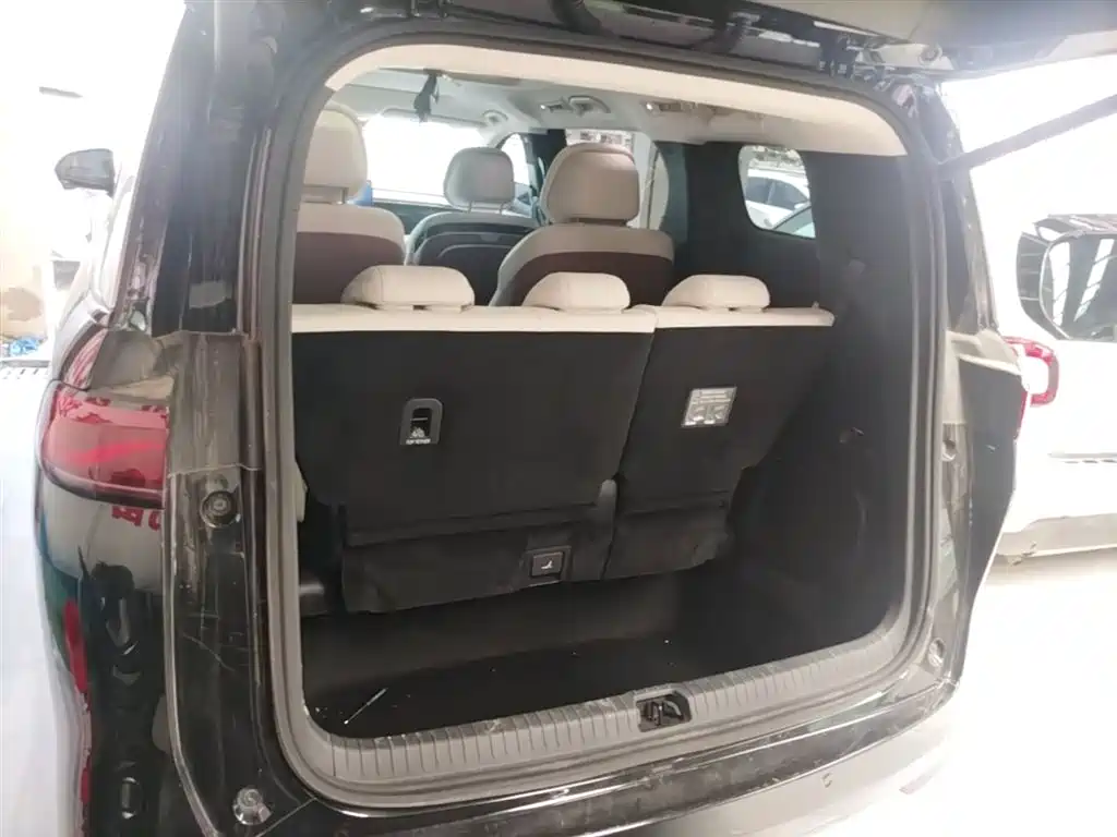 BYD Xia 2025 DM-i 1.5T 180km Surpass Edition фото 15