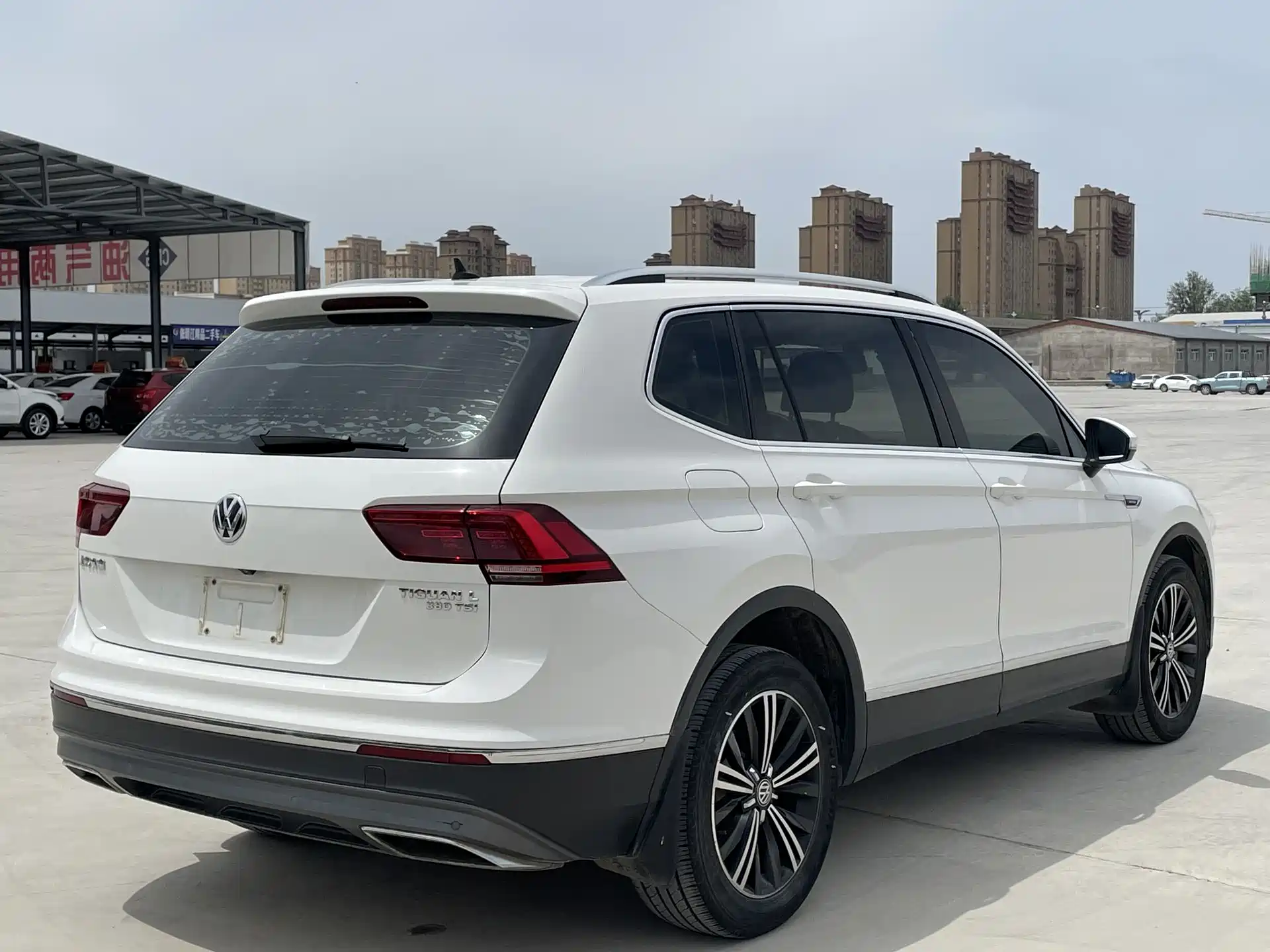Фото 9 - Volkswagen Tiguan L