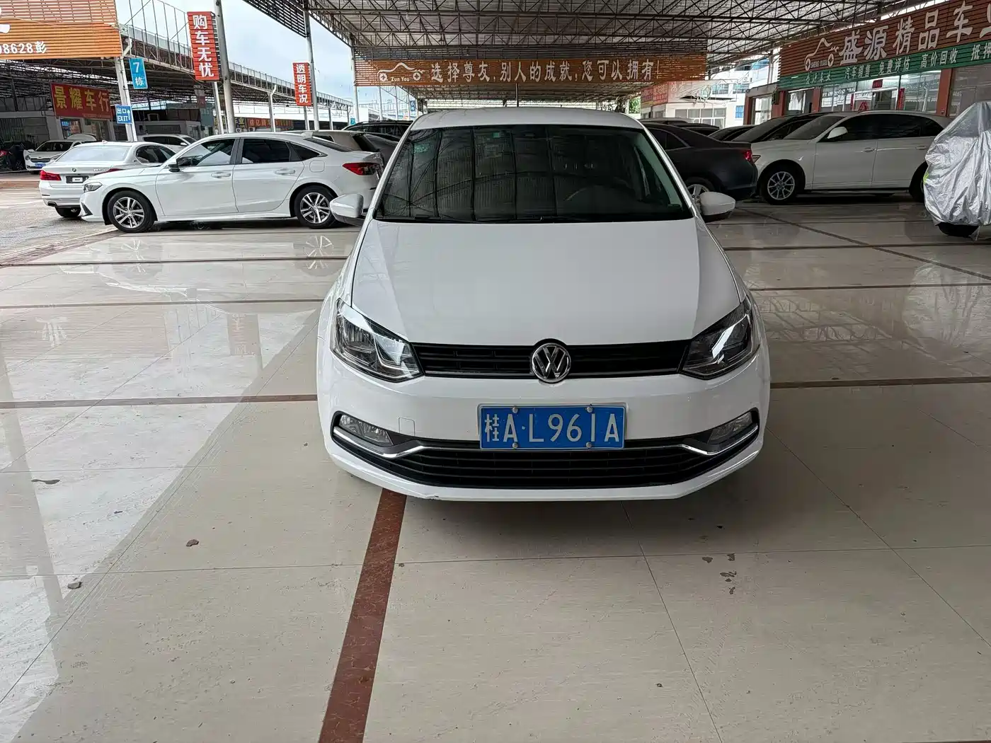 Volkswagen Polo 2014 1.4L Automatic Comfort Edition фото 2