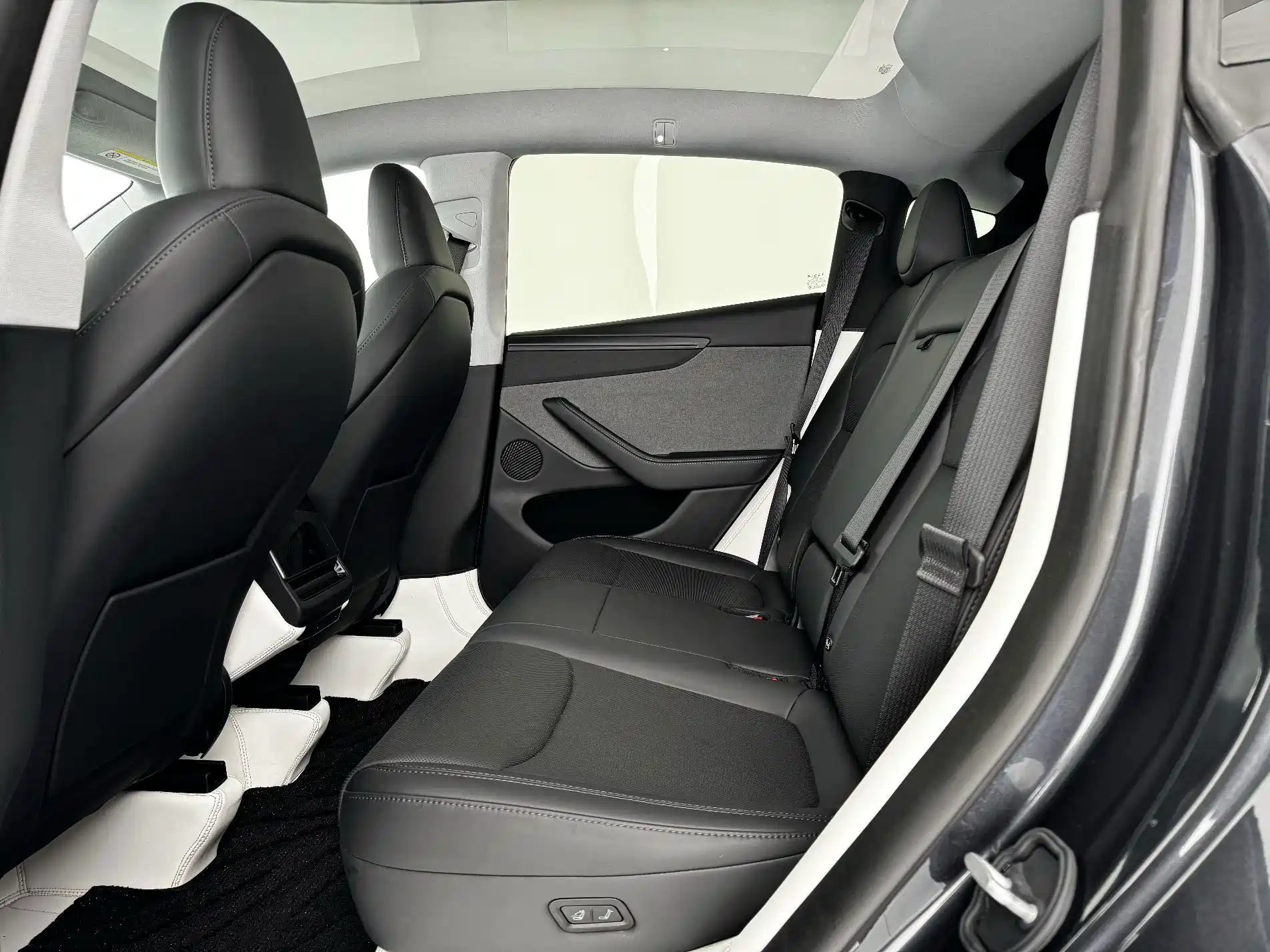 Photo 12 - Tesla Model Y