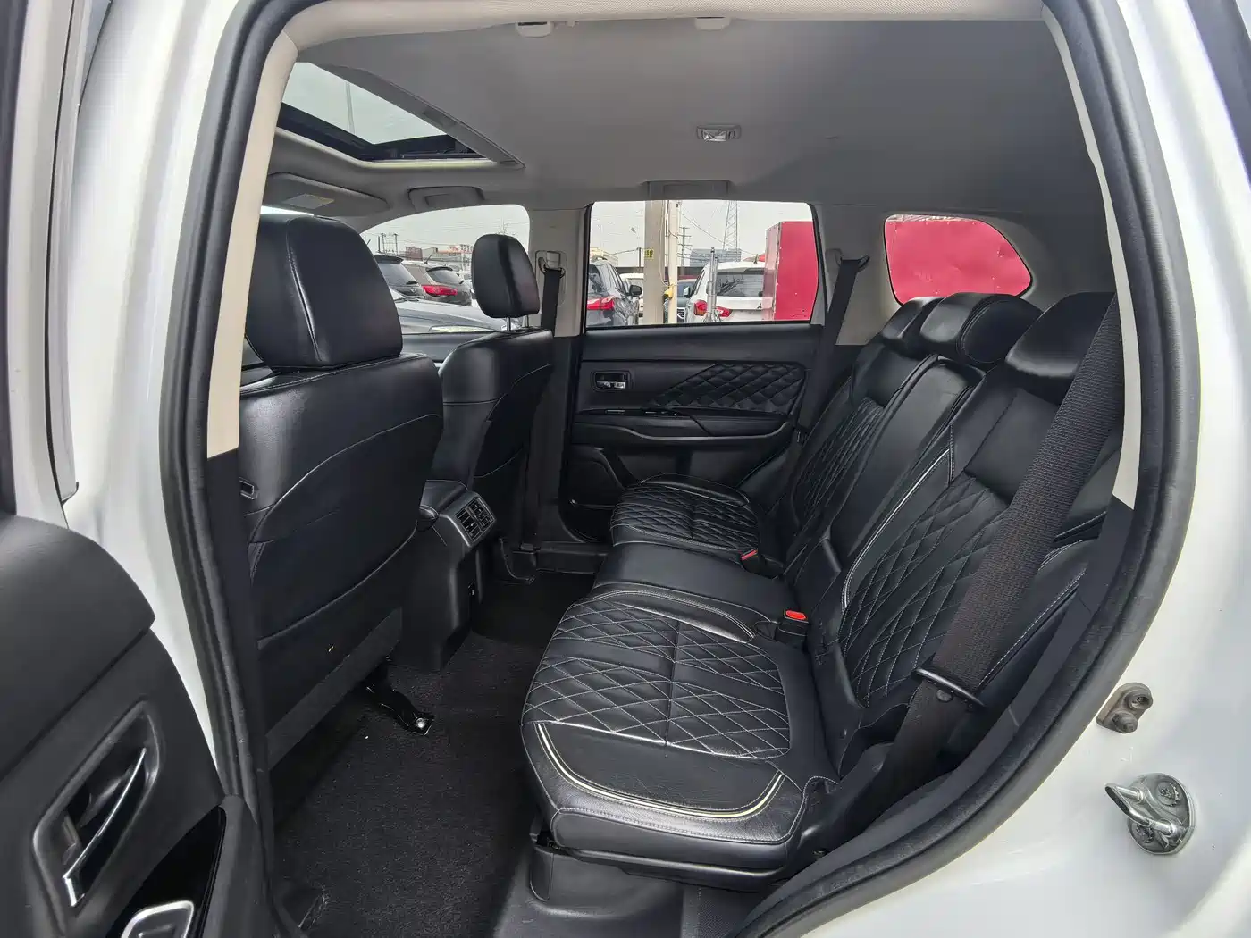 MITSUBISHI OUTLANDER
