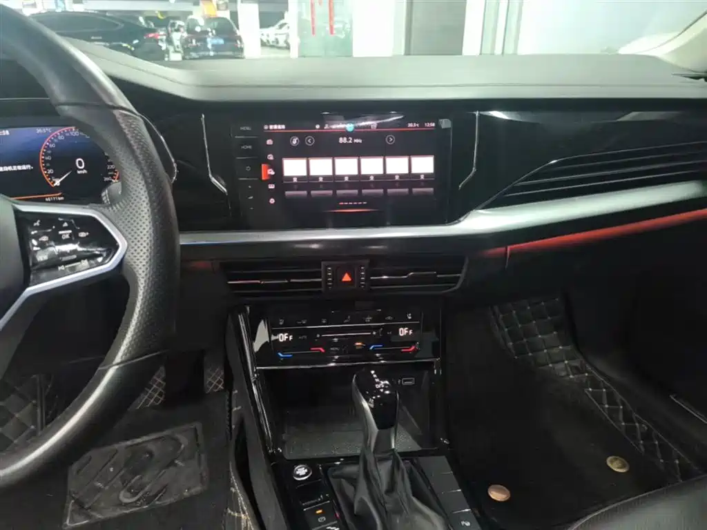 Volkswagen Passat 2023 Facelift 330TSI Luxury Edition фото 13