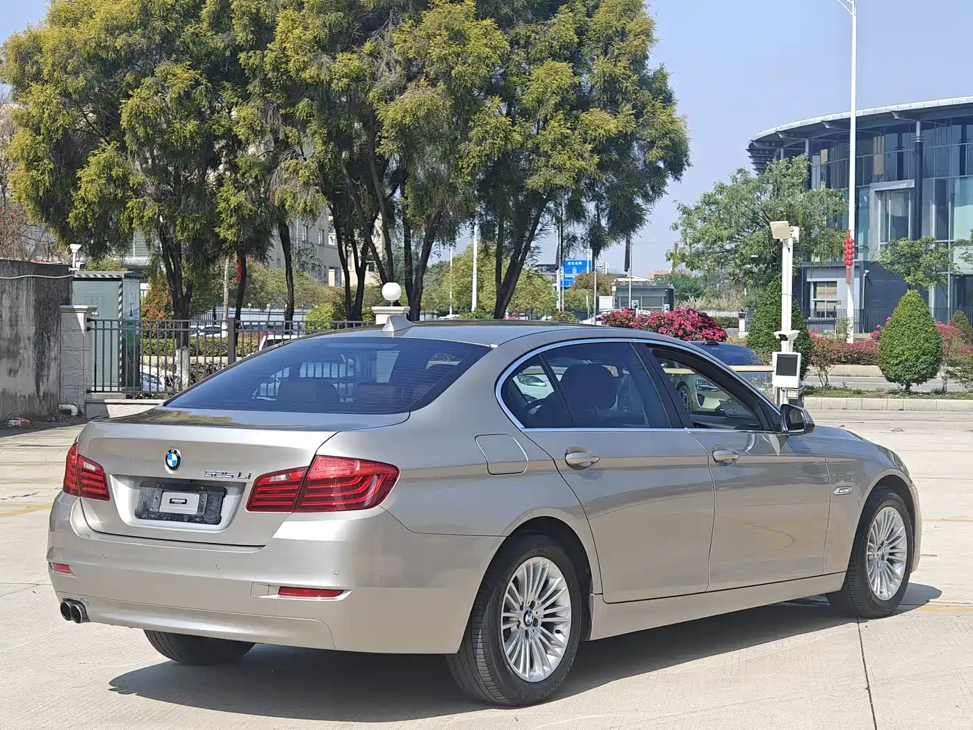 BMW 5 Series 2014 525Li Leading фото 6