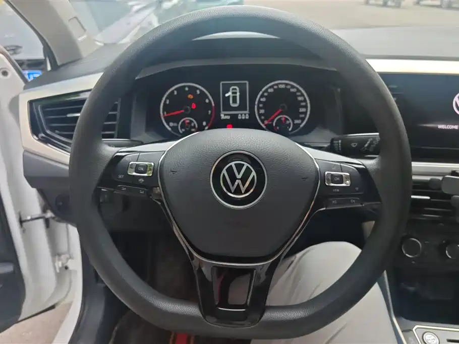 Volkswagen Polo 2021 Plus 1.5L Automatic Colorful Tech Edition фото 15