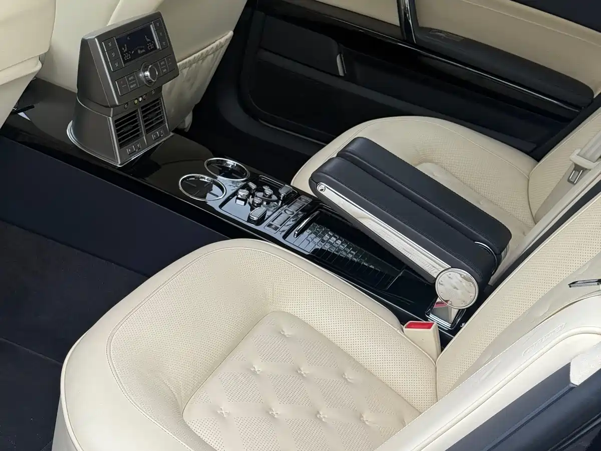 Volkswagen Phaeton 2013 4.2L Poltrona Frau Edition фото 11