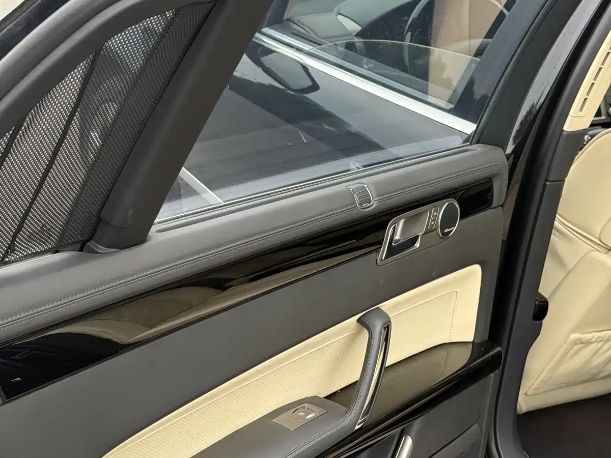 Volkswagen Phaeton 2013 4.2L Poltrona Frau Edition фото 13