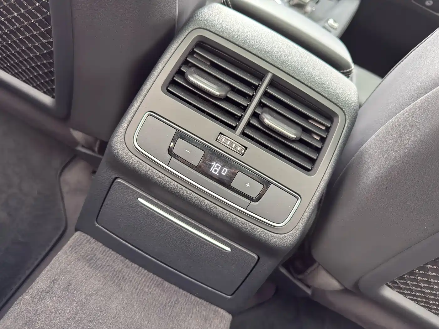 Audi A4L 2024 40 TFSI Luxury Dynamic фото 19