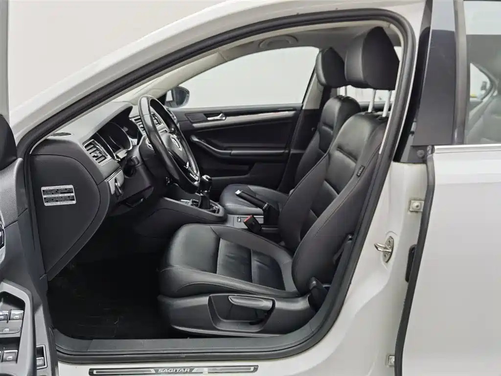 Volkswagen Sagitar 2017 1.6L Manual Comfort фото 10