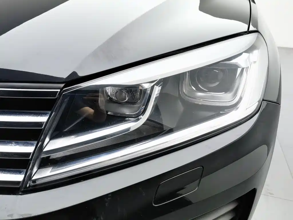 Фото 7 - Volkswagen Touareg