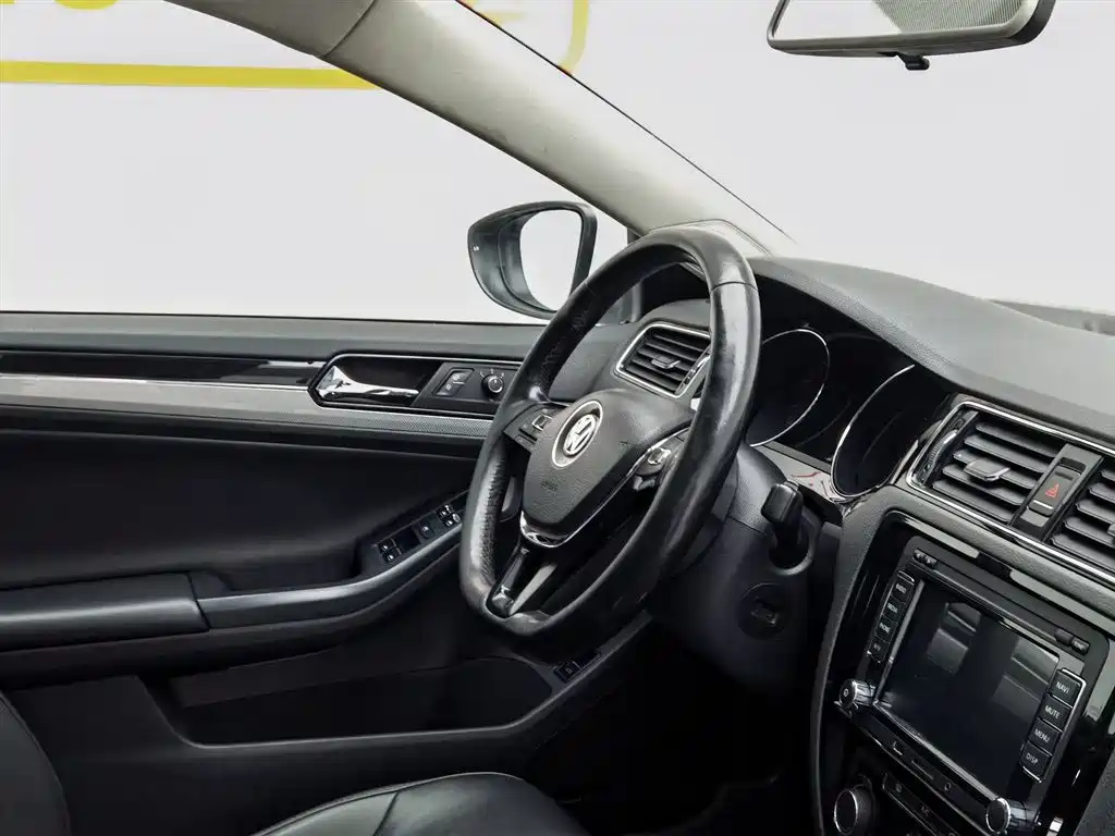 Volkswagen Sagitar 2017 1.6L Manual Comfort фото 22