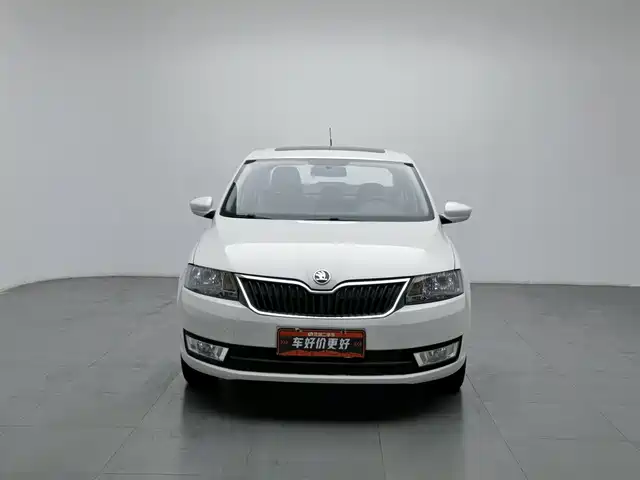 Škoda Rapid 2015 1.6L Manual Smart Selection — фото 3