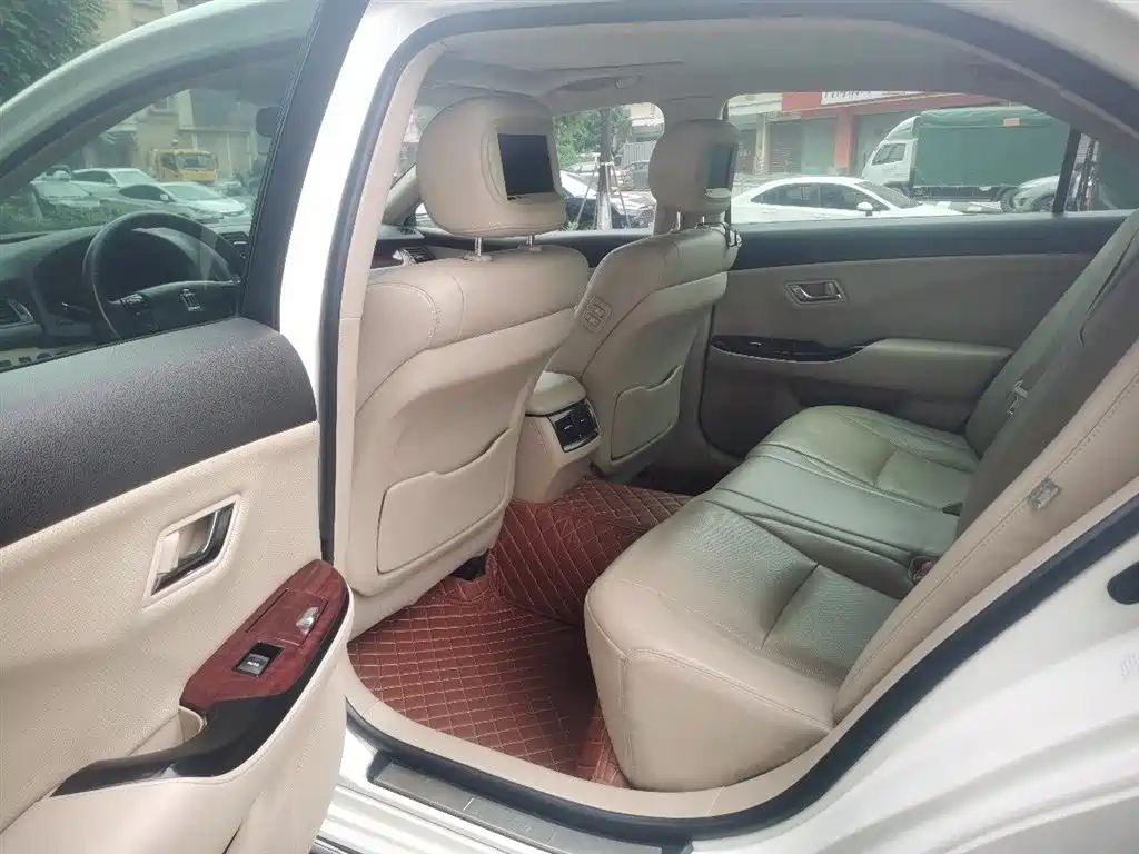 Toyota Crown 2010 2.5L Royal фото 8