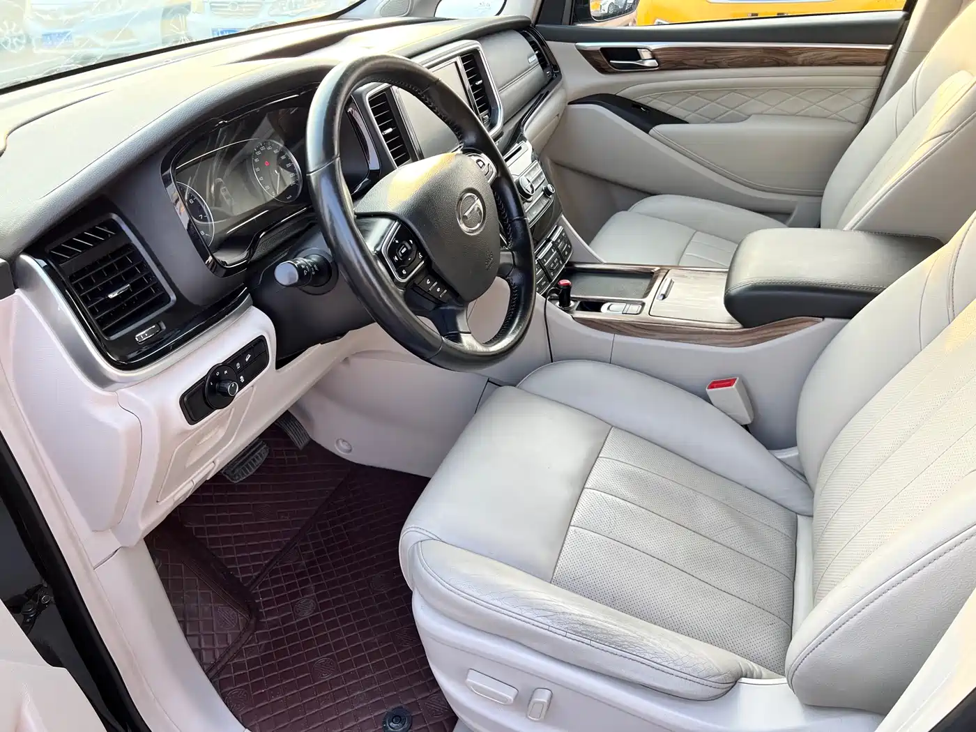 GAC Trumpchi Trumpchi M8 2018 320T Exclusive Edition фото 4