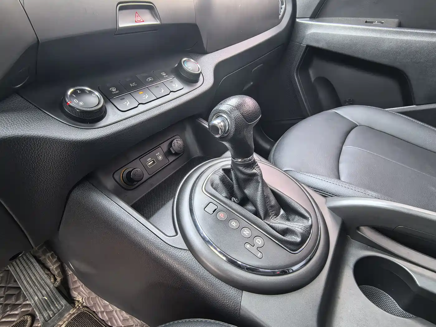 Kia Sportage 2016 2.0L Automatic 2WD GL фото 10