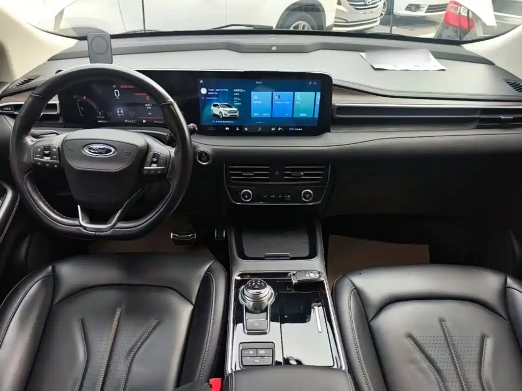 Фото 10 - Ford Edge