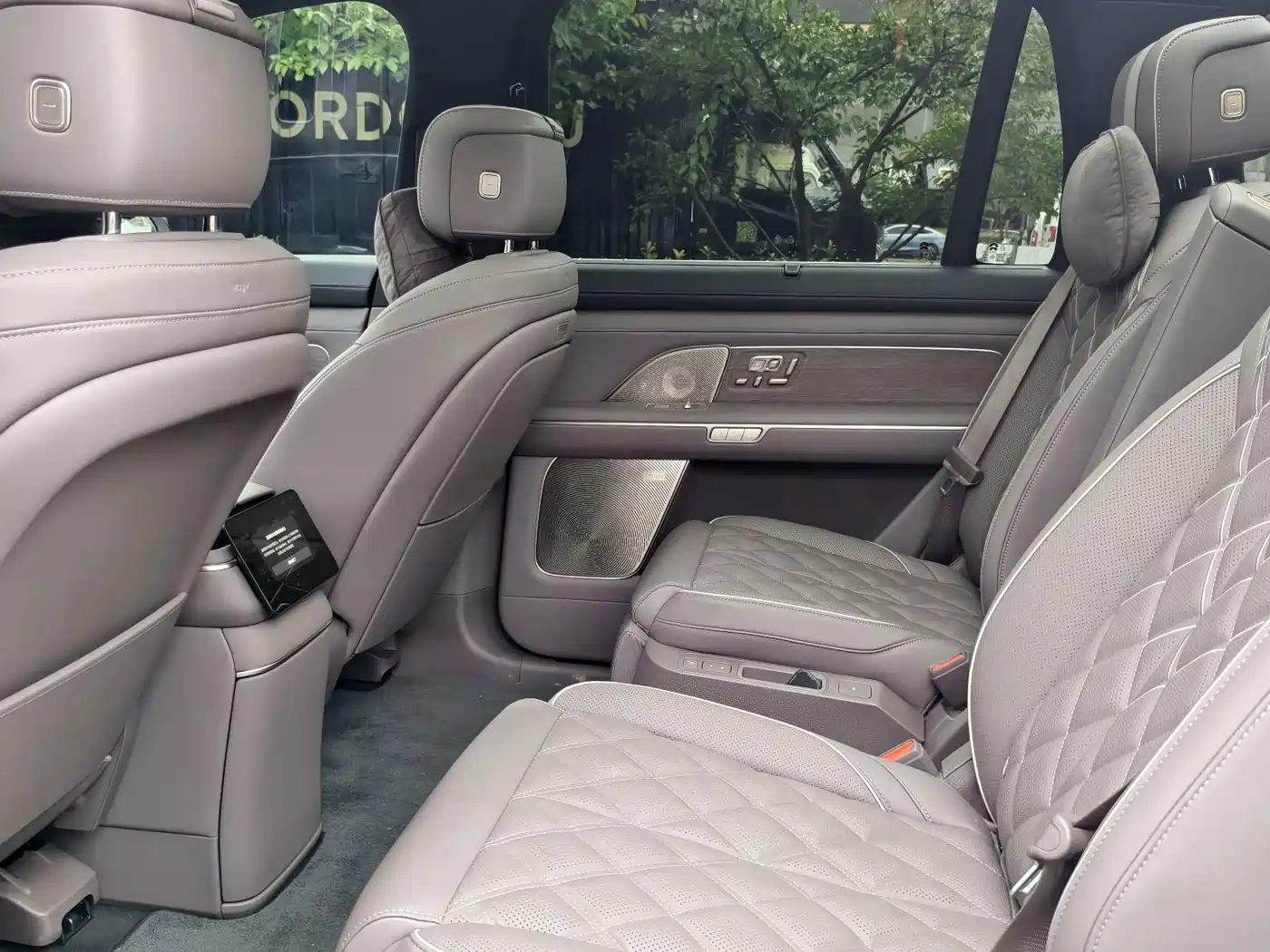 NIO ES8 2026 2025 Model 6-Seat Executive Luxury Edition