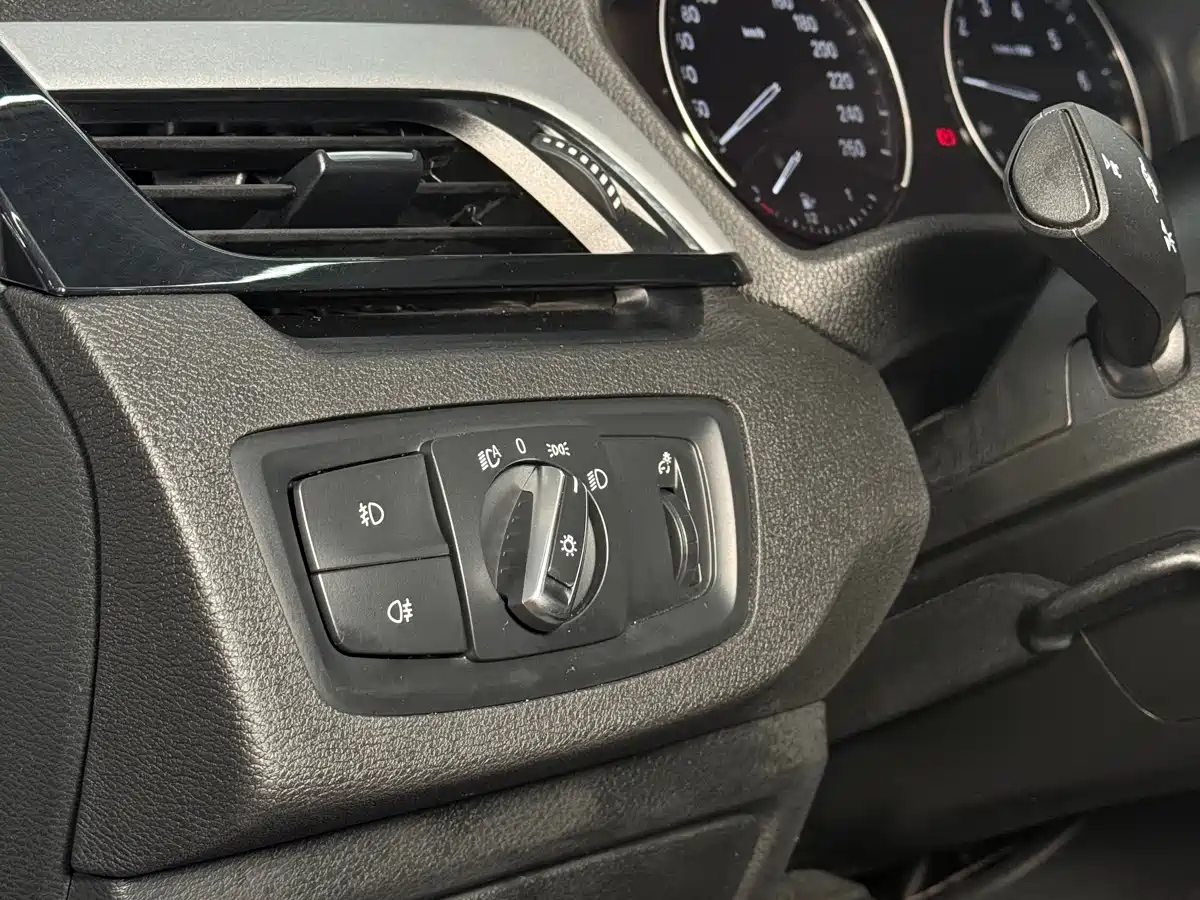 BMW X1 2019 sDrive20Li Leading Model фото 21