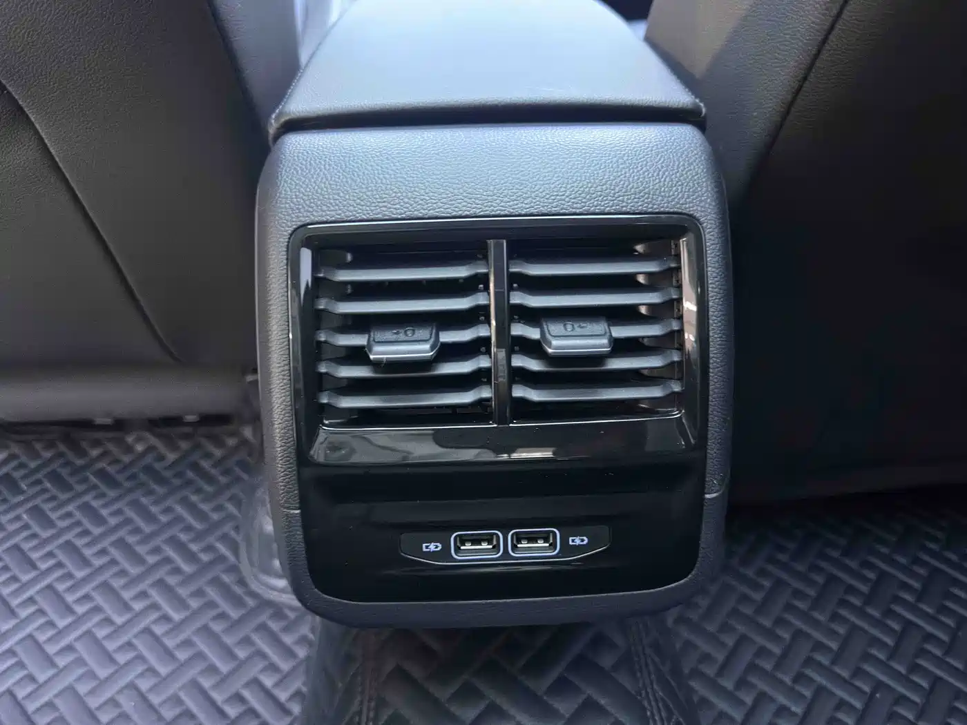 Volkswagen Sagitar 2022 280TSI DSG Surpassing Edition фото 17