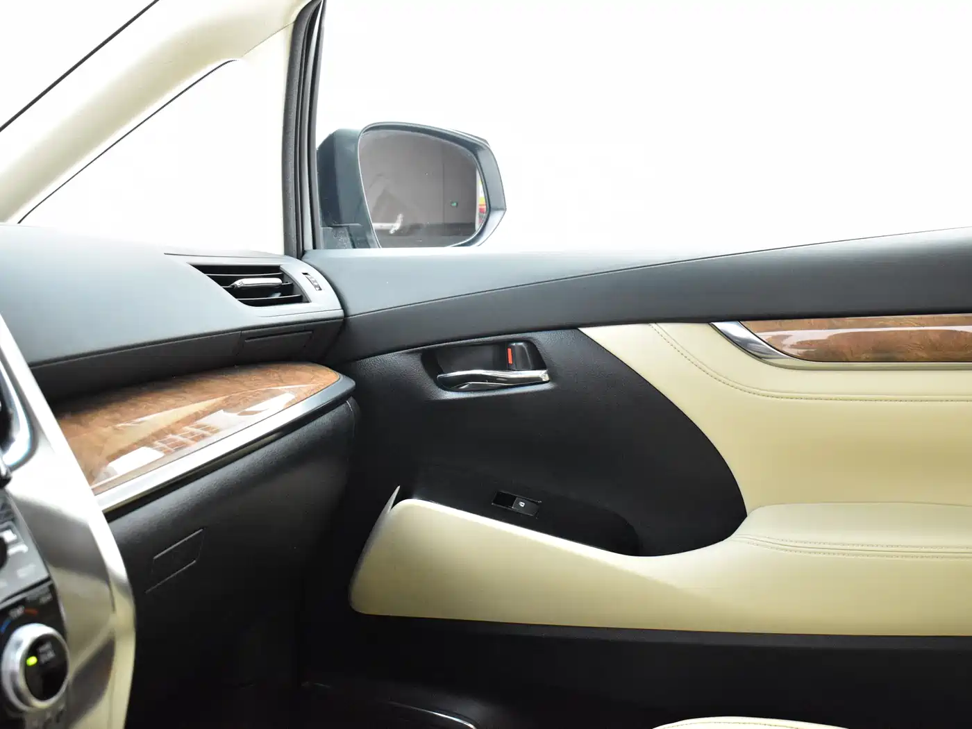 Toyota Alphard 2015 3.5L Premium Edition фото 14