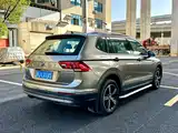 Photo 6 - Volkswagen Tiguan L