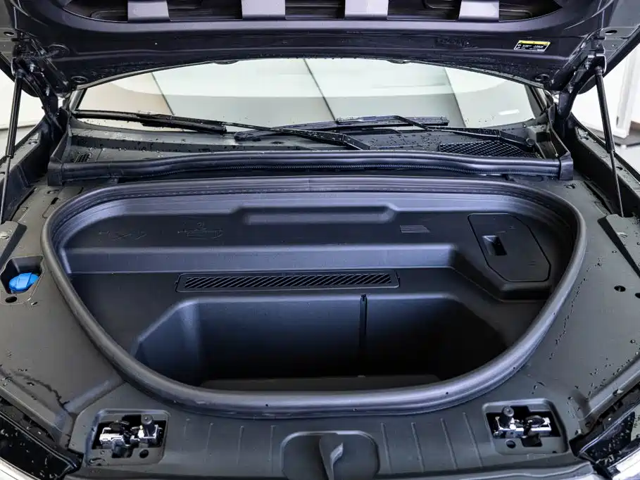 Фото 17 - Audi Q6L e-tron