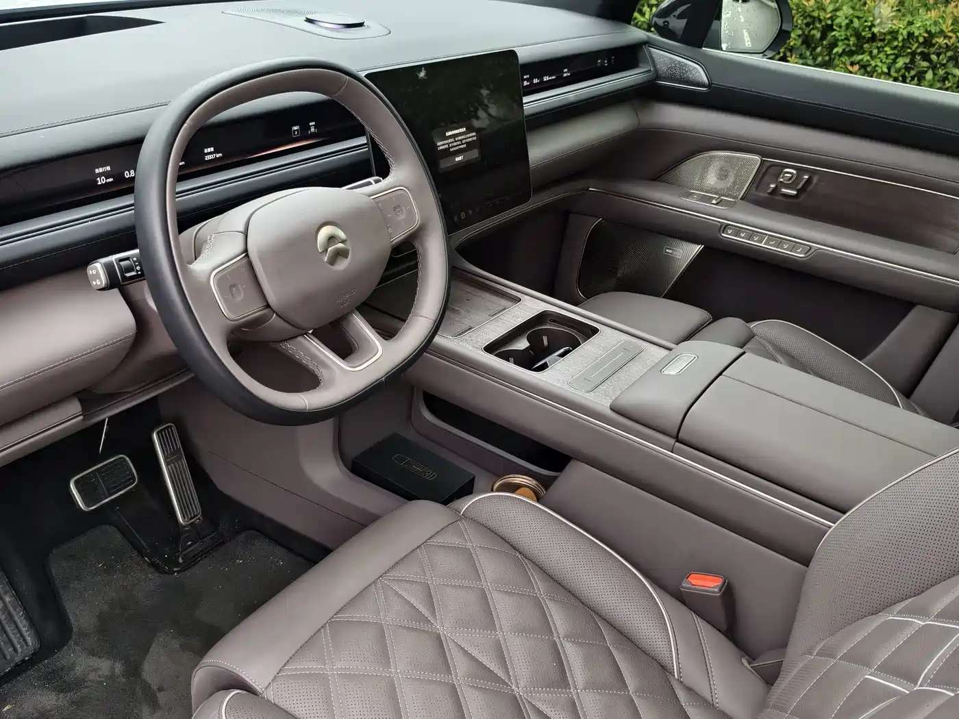 NIO ES8 2026 2025 Model 6-Seat Executive Luxury Edition