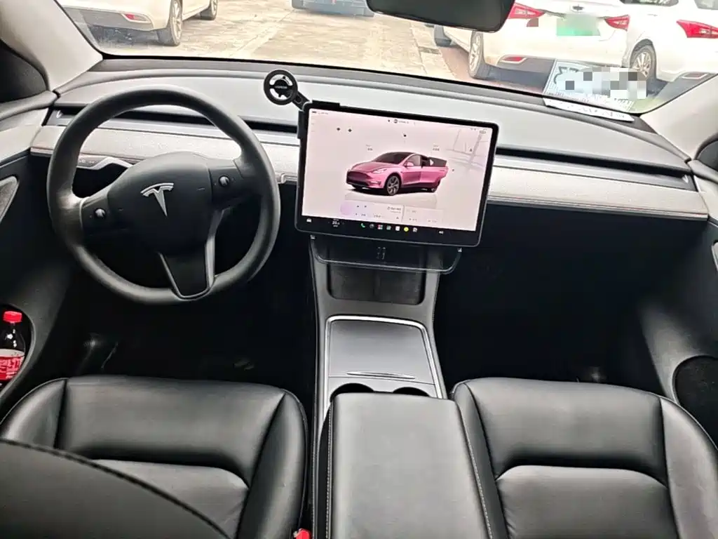 Фото 10 - Tesla Model Y