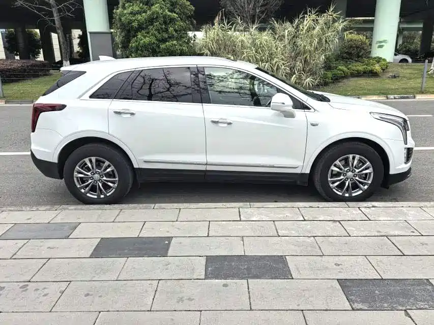 Cadillac XT5 2021 2.0T 2WD Luxury Edition фото 3