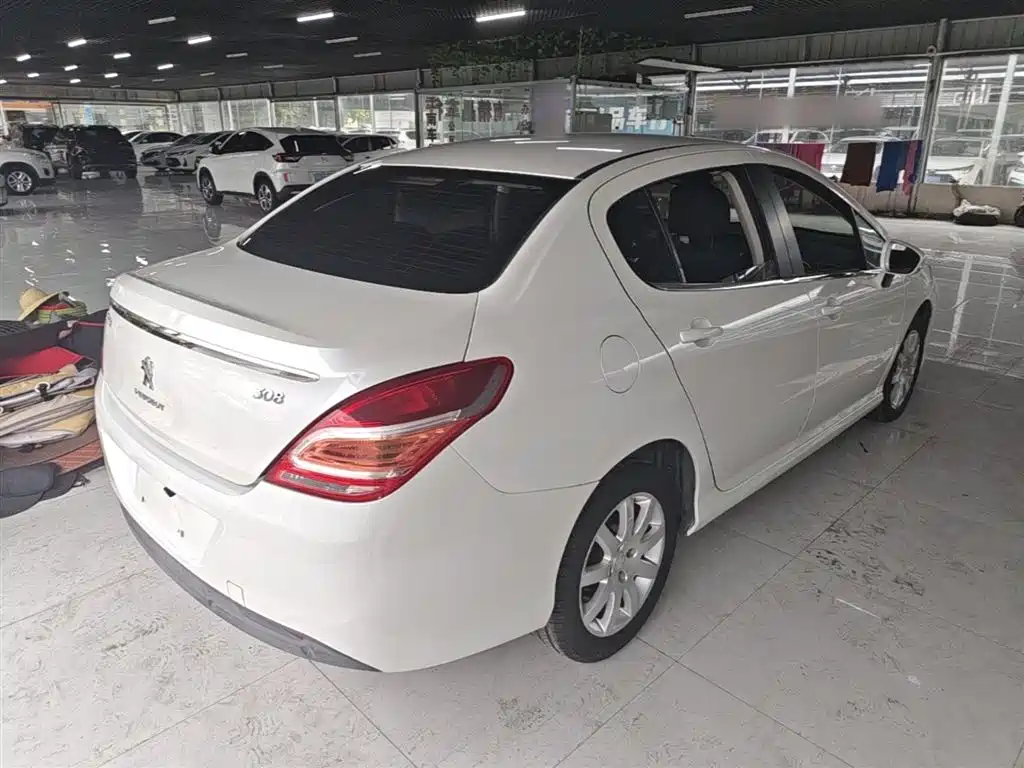 Peugeot 308 2014 Model Joy Edition Classic 1.6L Automatic Superior Style фото 7