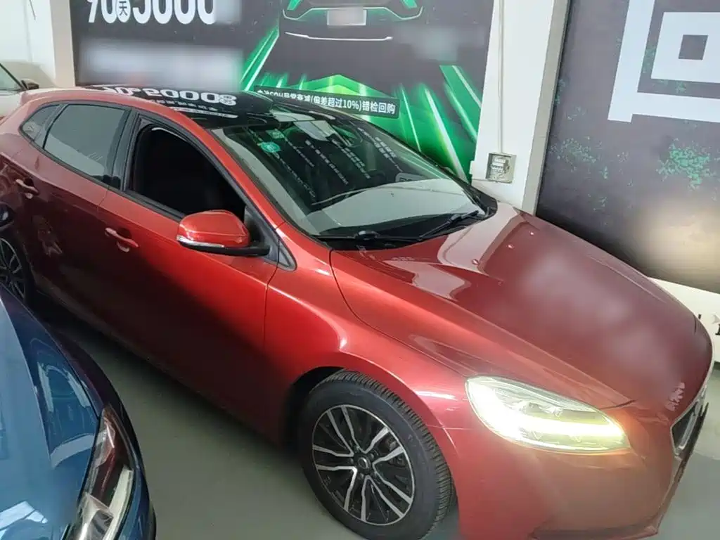2019 Volvo V40
