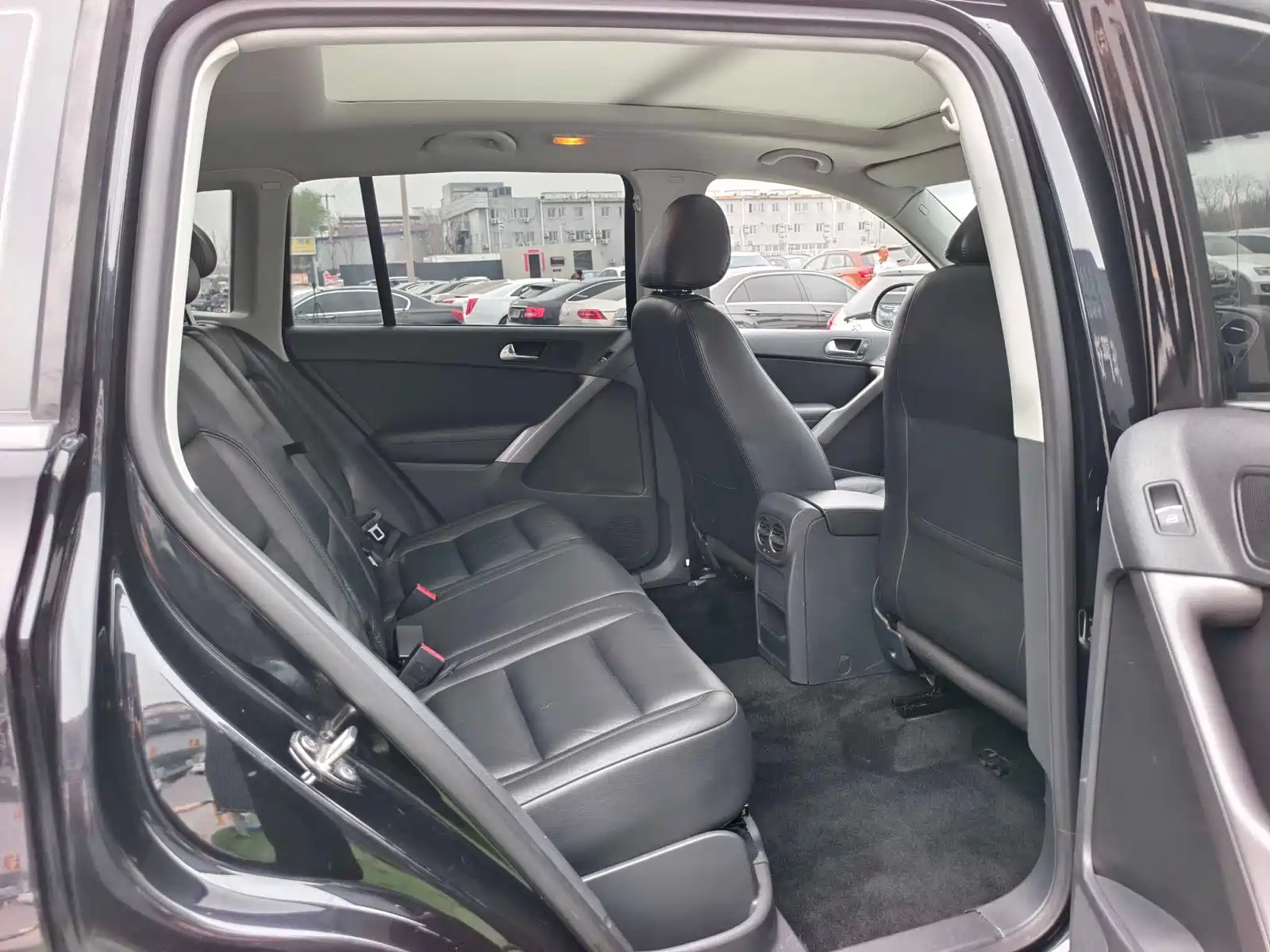 صورة 15 - Volkswagen Tiguan