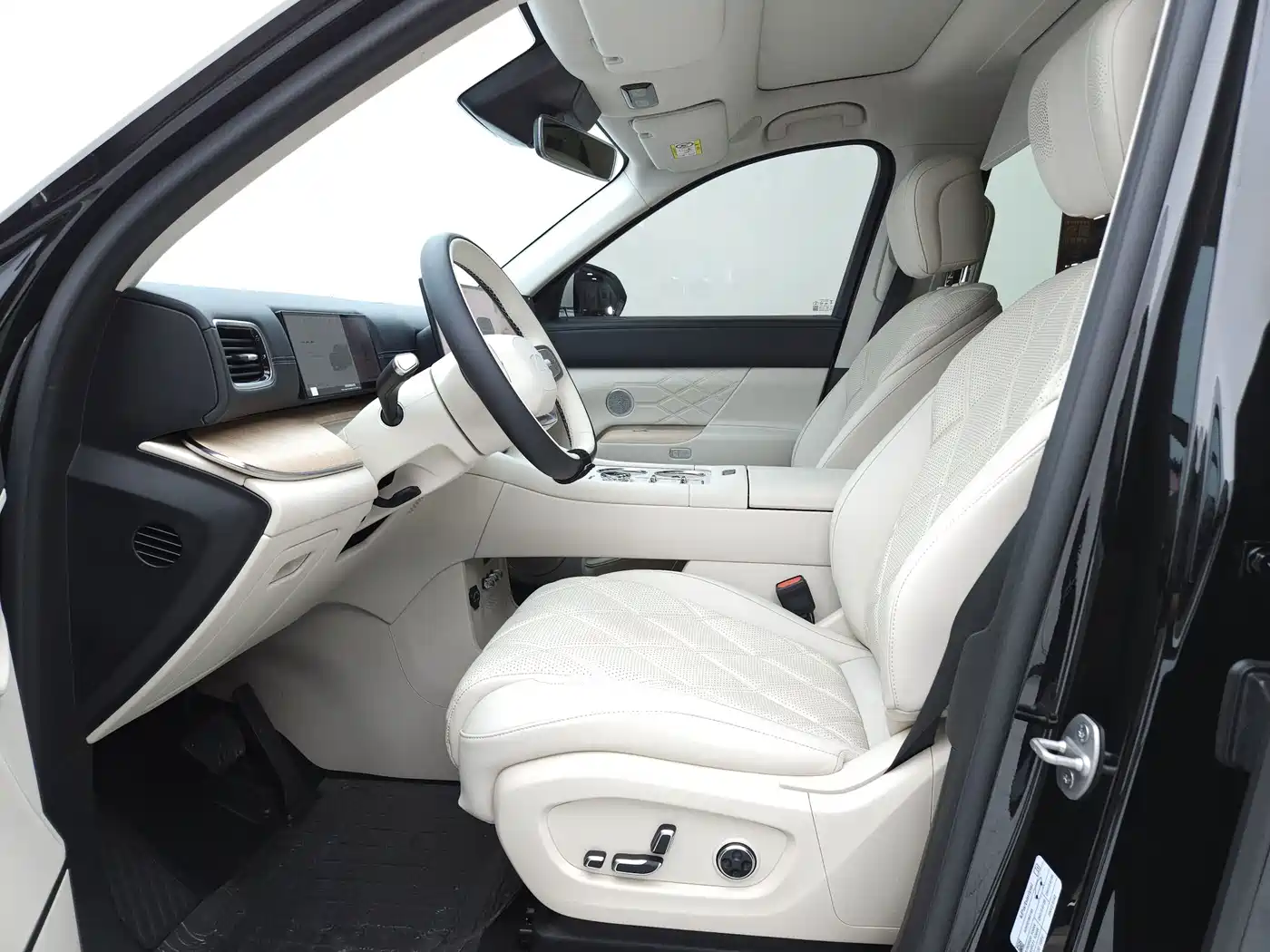 Chery Fengyun Fengyun T11 2026 2024 Base Model