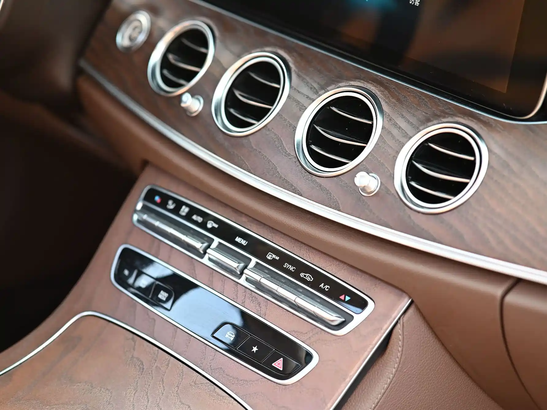 Фото 9 - Mercedes-Benz E-Class