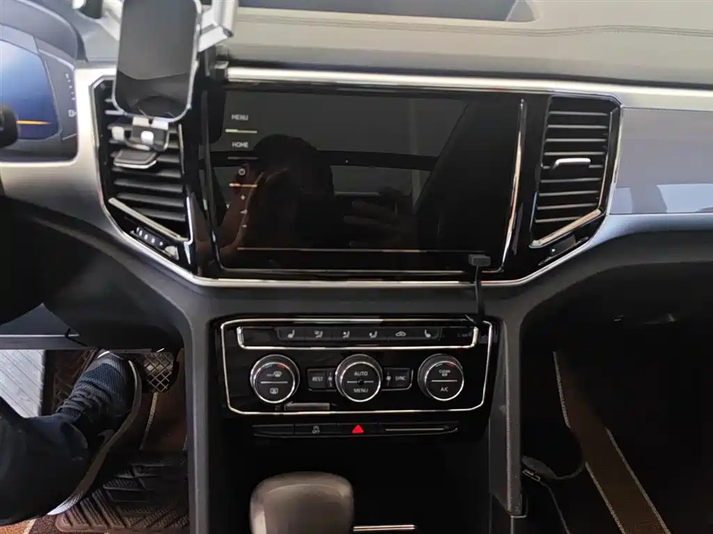 Volkswagen Teramont 2020 380TSI 4WD Luxury Edition China VI фото 4