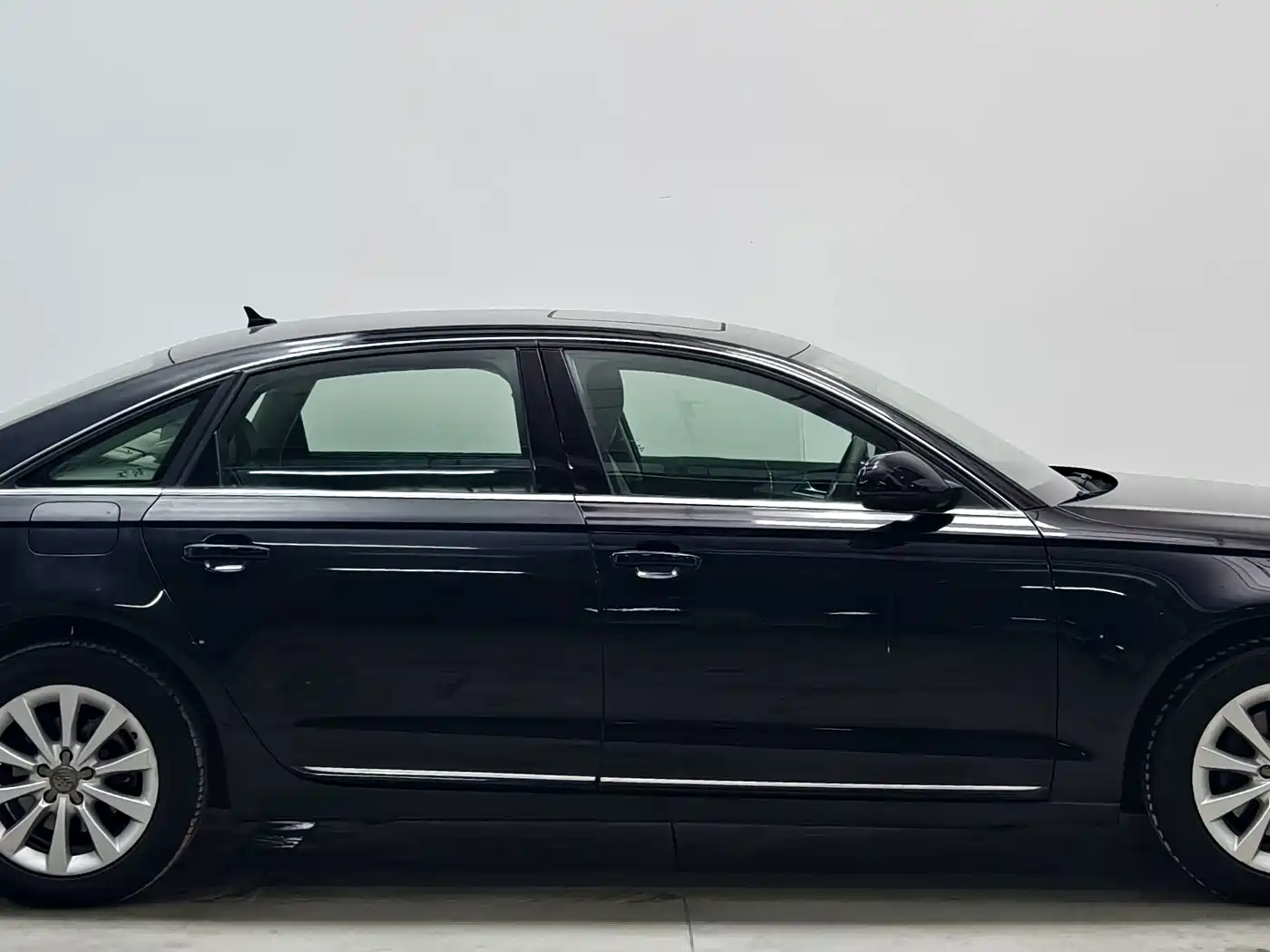 Фото 8 - Audi A6L