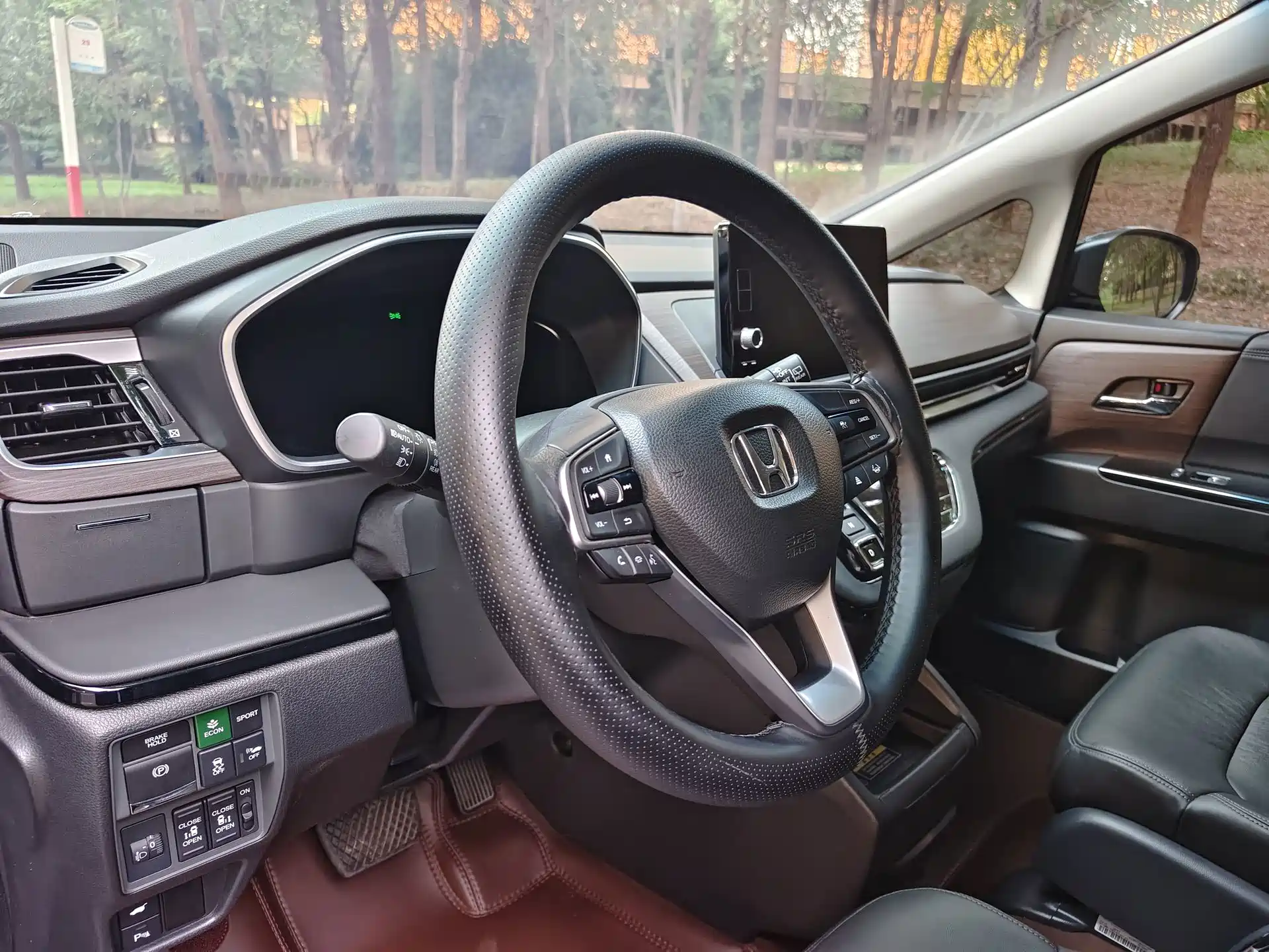 Photo 10 - Honda Odyssey