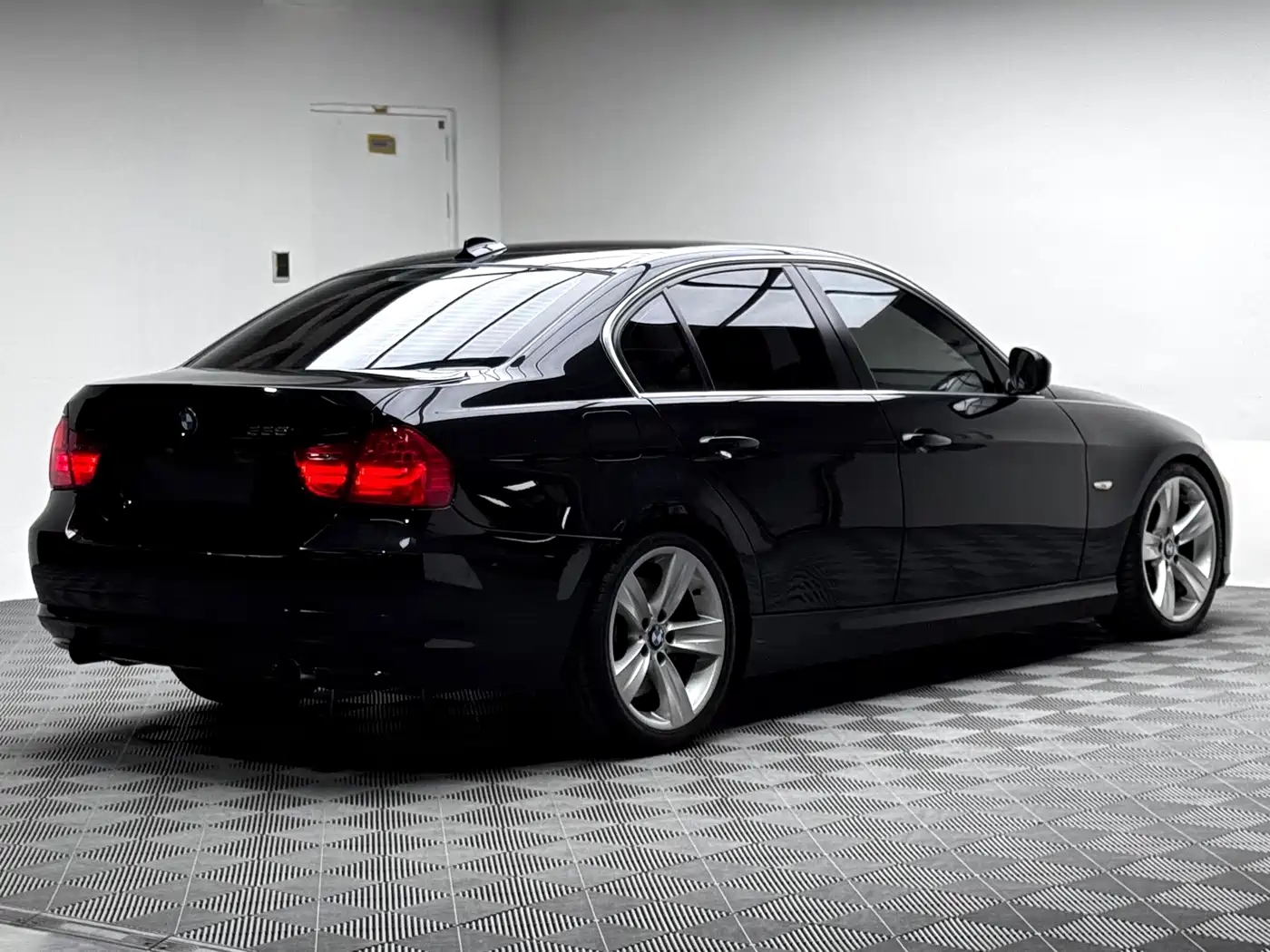 BMW 3 Series (Import) 2009 335i фото 5