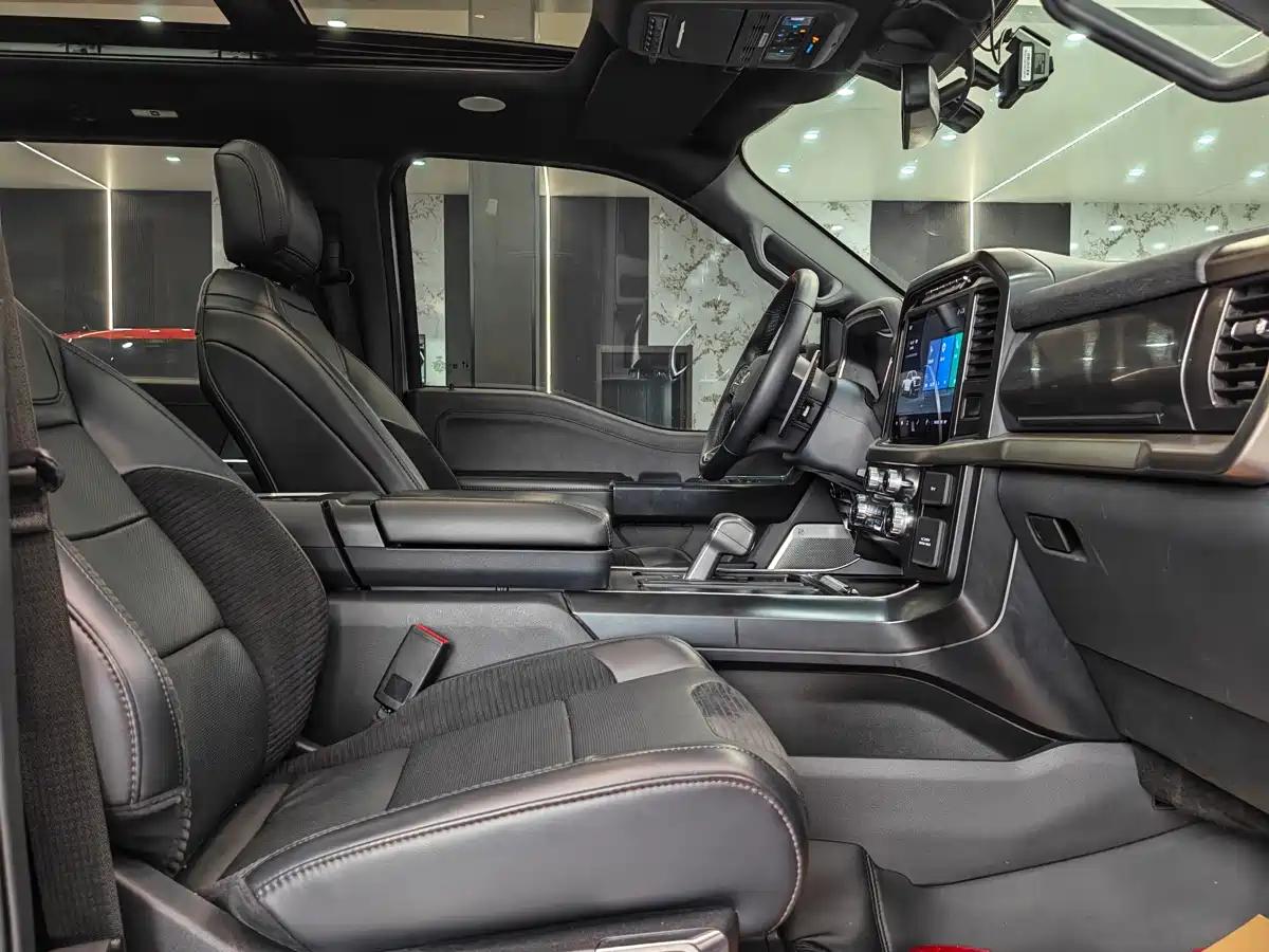 FORD F-150 RAPTOR