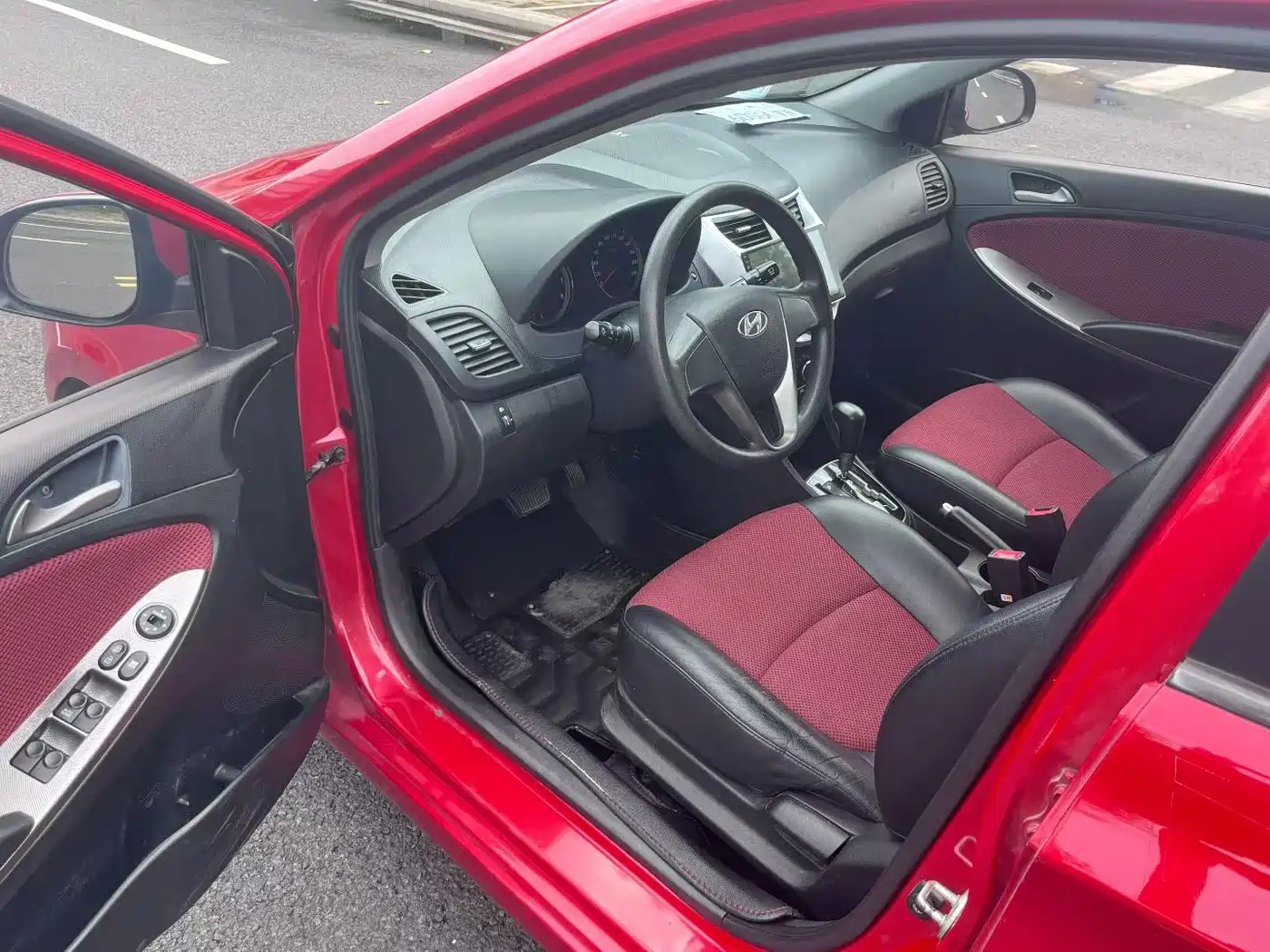 Hyundai Reina 2014 2014 Model 1.4L Automatic GLX