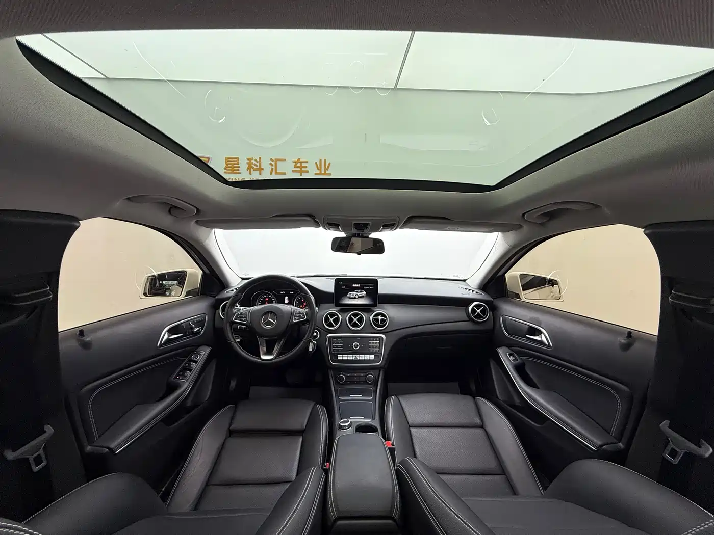 Mercedes-Benz GLA 2018 GLA 200 Dynamic фото 10