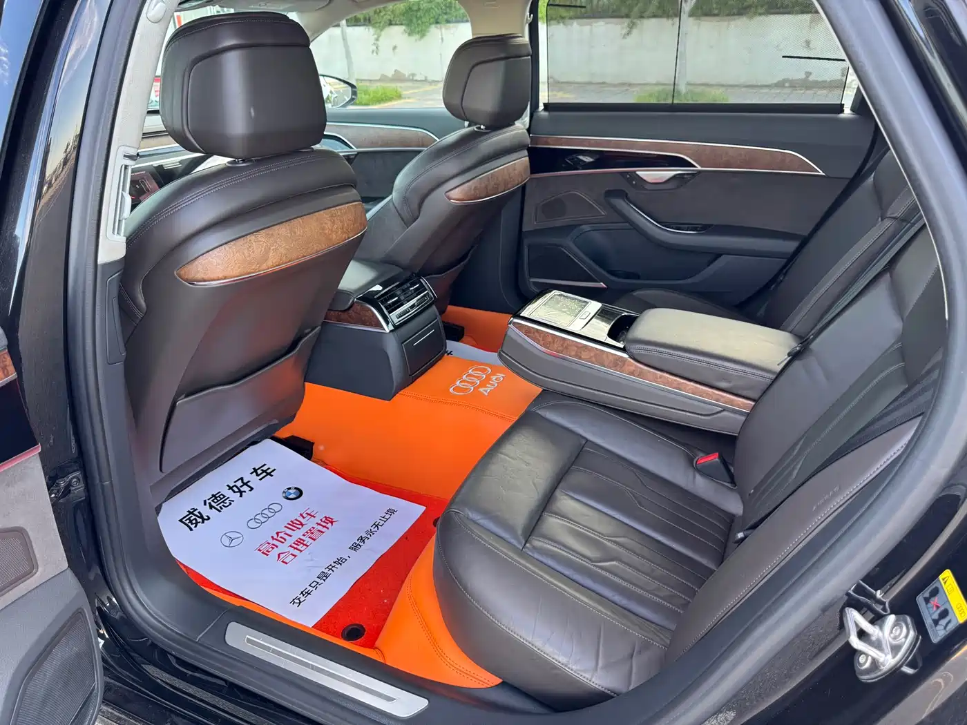 Фото 10 - Audi A8