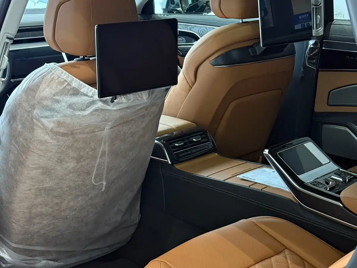 Audi A8 2025 A8L Horch Founder Edition 55TFSI фото 4