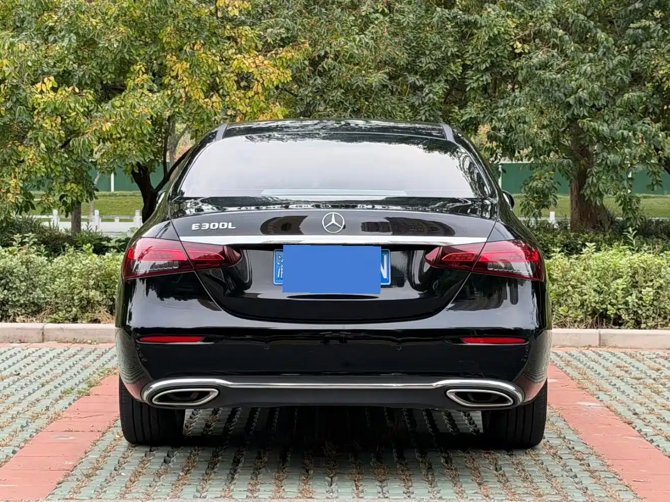 Photo 8 - Mercedes-Benz E-Class