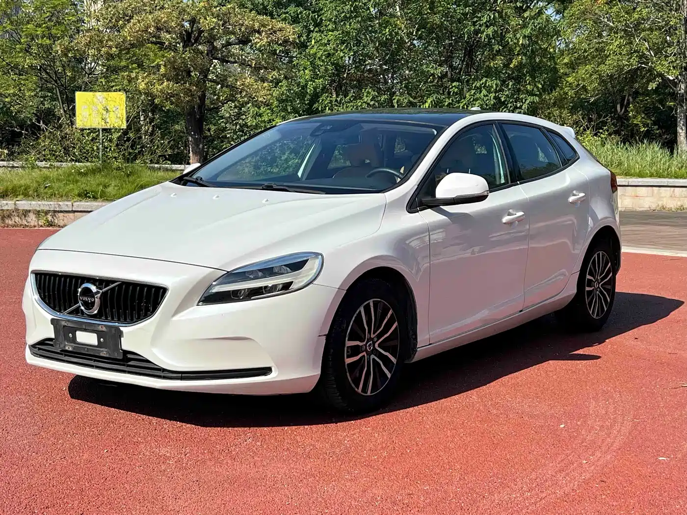 Volvo V40 2017 — пригон из Китая