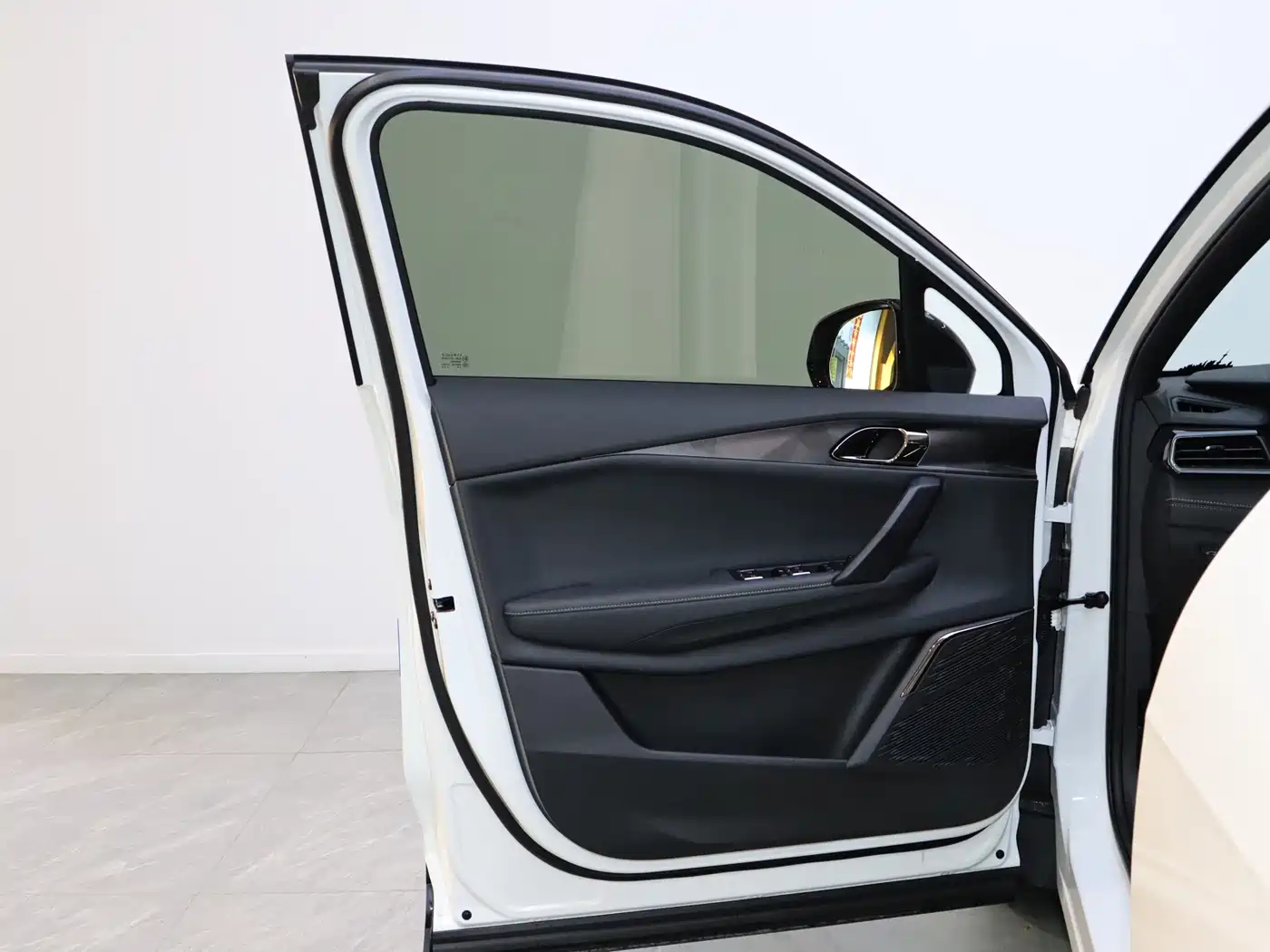 Lynk & Co 06 2023 Remix 1.5T Power Halo фото 13