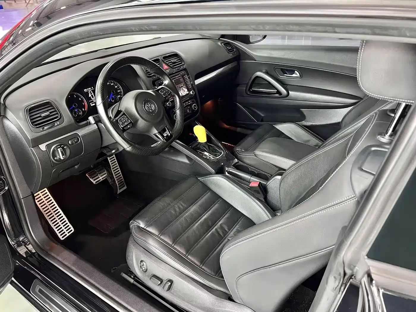 Volkswagen Scirocco 2011 Model R 2.0TSI фото 4