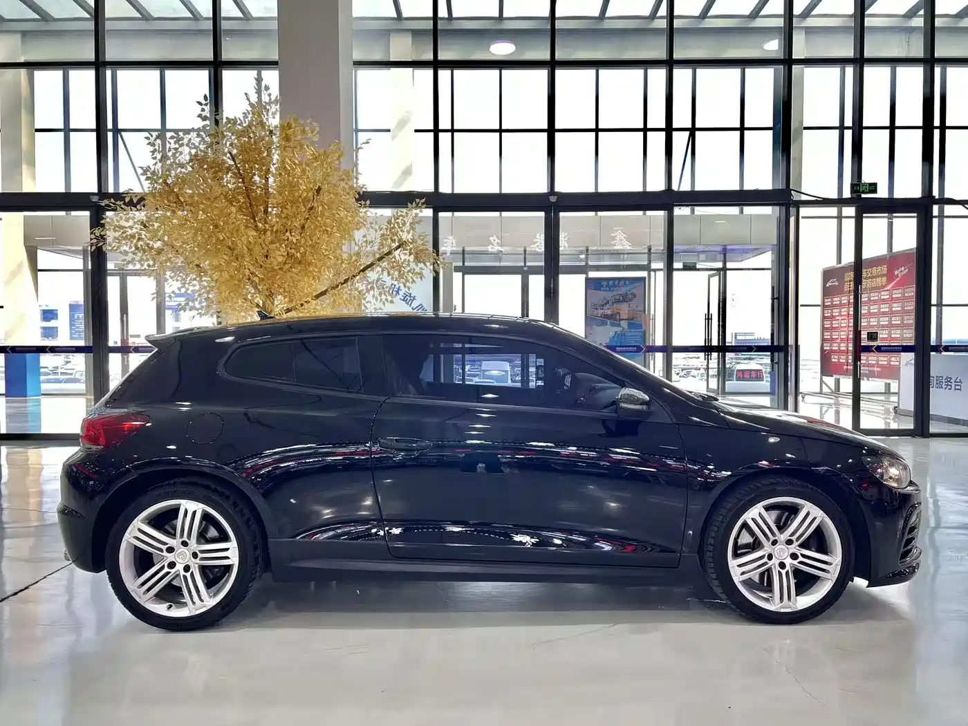 Volkswagen Scirocco 2011 Model R 2.0TSI фото 8